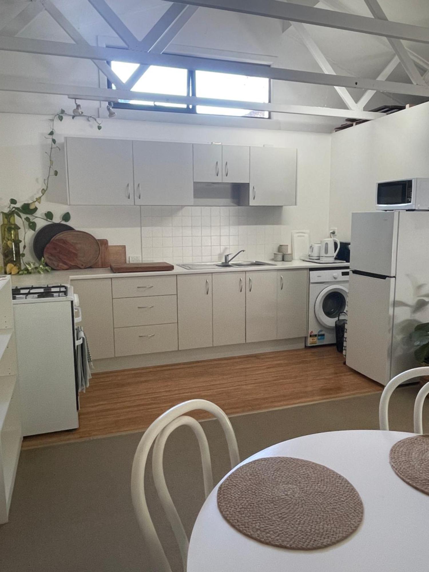 Lilli Pilli Guesthouse خليج بيرون المظهر الخارجي الصورة